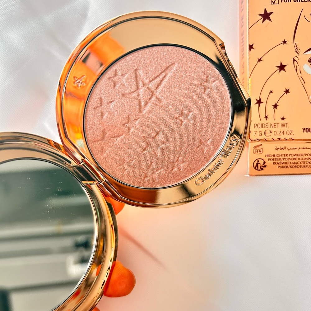 Charlotte Tilbury Glow Glide Highlighter - Picture 15 of 16